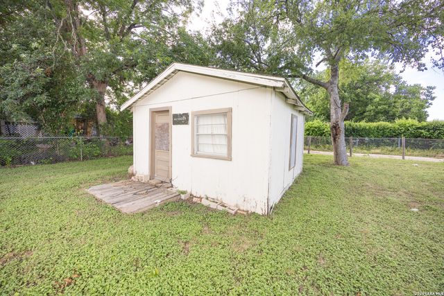 1902 17TH ST, Hondo, TX 78861