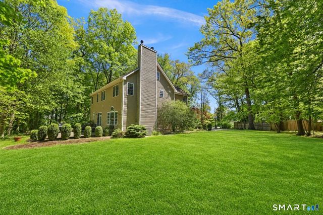 32 Juhasz Road, Norwalk, CT 06854