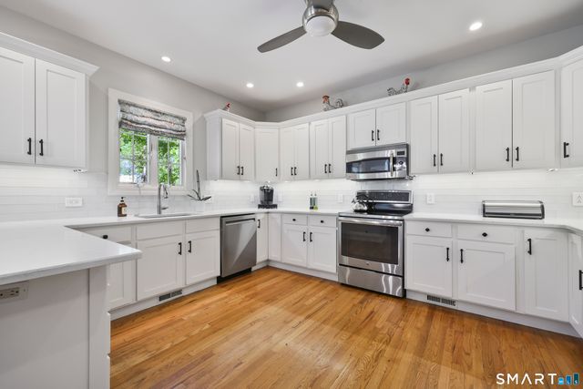 32 Juhasz Road, Norwalk, CT 06854