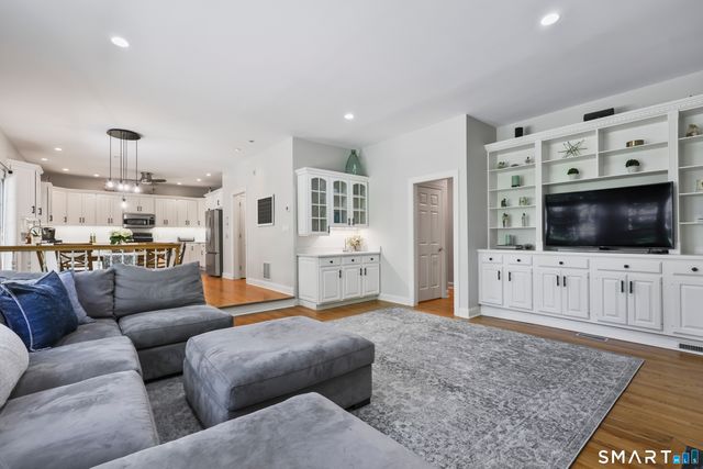 32 Juhasz Road, Norwalk, CT 06854