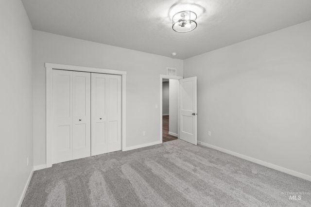1064 W Cub River Dr, Meridian, ID 83642