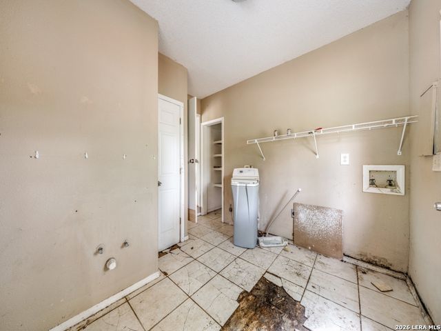120 Center Creek Drive, Floresville, TX 78114