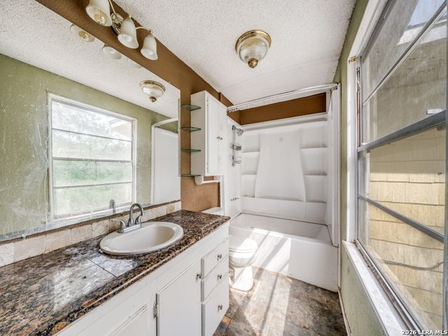 120 Center Creek Drive, Floresville, TX 78114