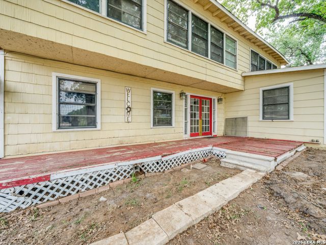 120 Center Creek Drive, Floresville, TX 78114