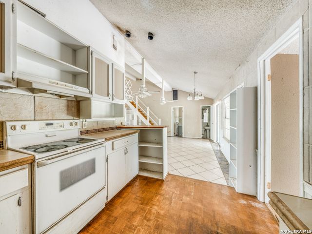 120 Center Creek Drive, Floresville, TX 78114
