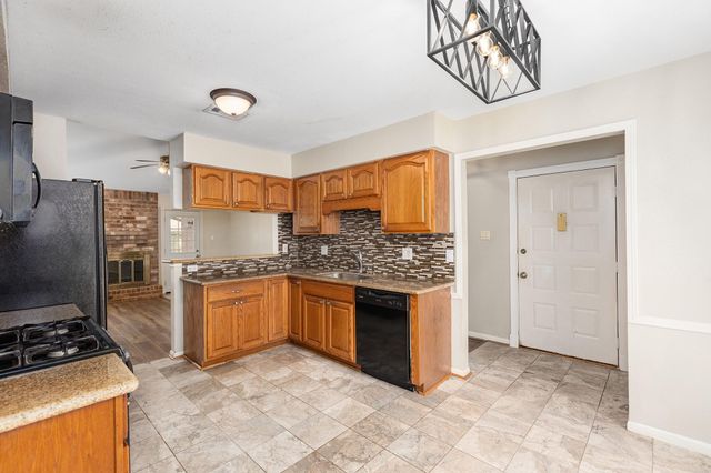 2751 Longleaf Pines Drive, Houston, TX 77339