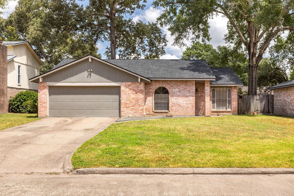 2751 Longleaf Pines Drive, Houston, TX 77339
