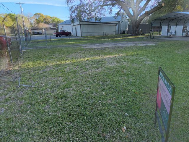 406 S 7th Street, Alvin, TX 77511