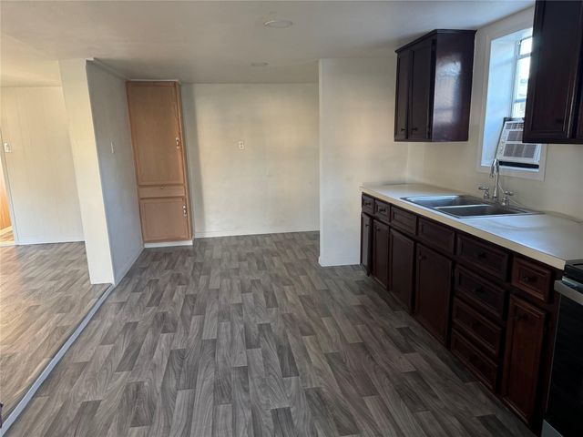 406 S 7th Street, Alvin, TX 77511