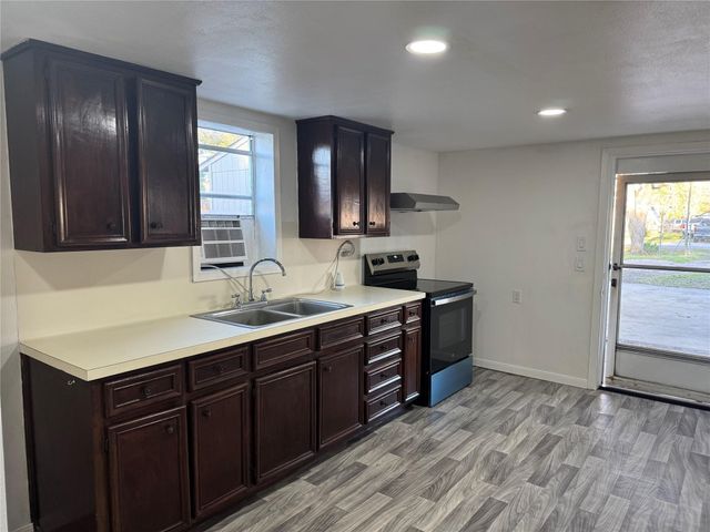 406 S 7th Street, Alvin, TX 77511