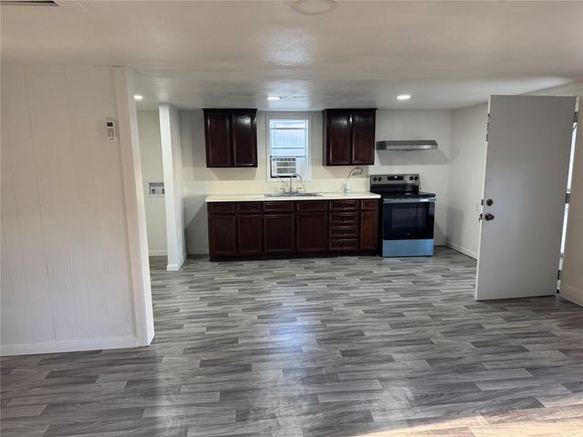 406 S 7th Street, Alvin, TX 77511