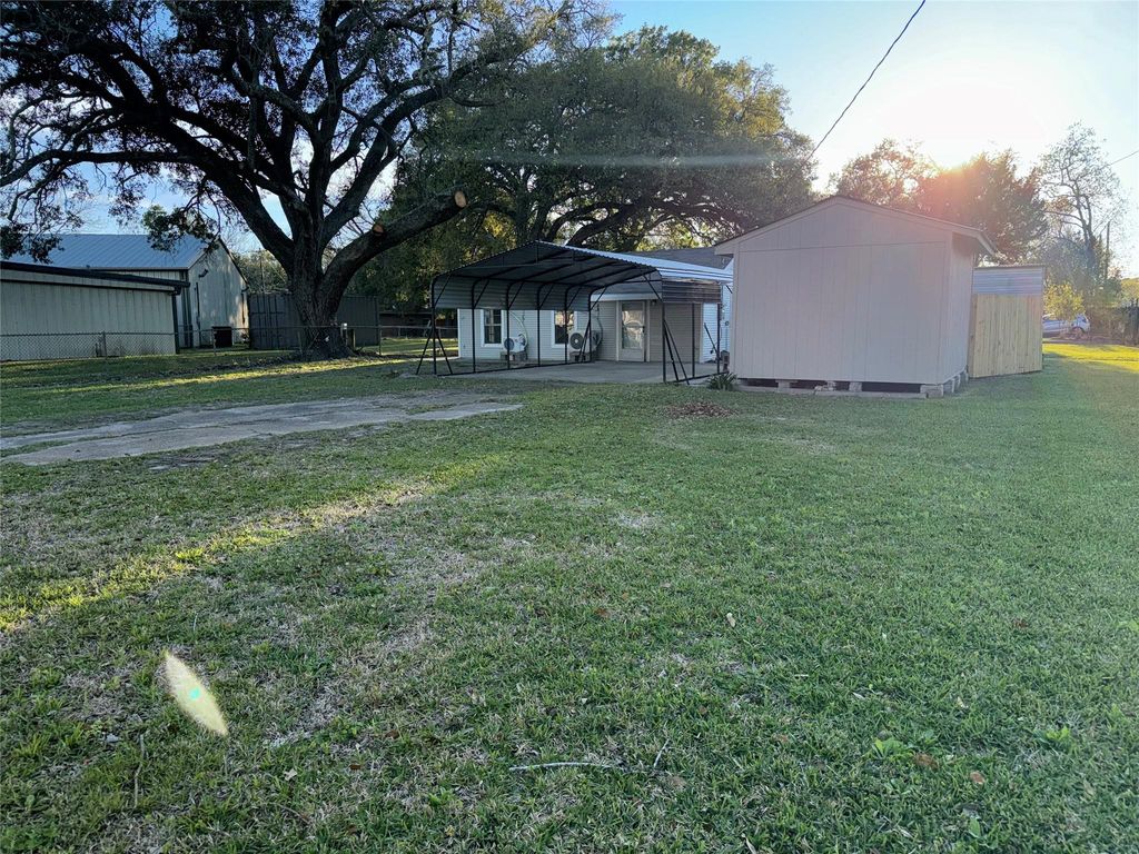 406 S 7th Street, Alvin, TX 77511