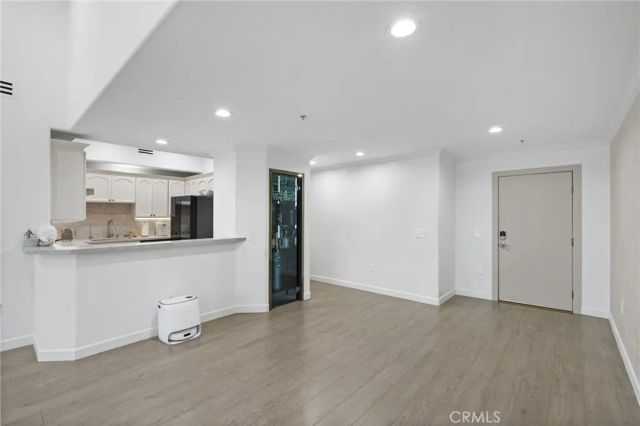 555 E Santa Anita 301, Burbank, CA 91501