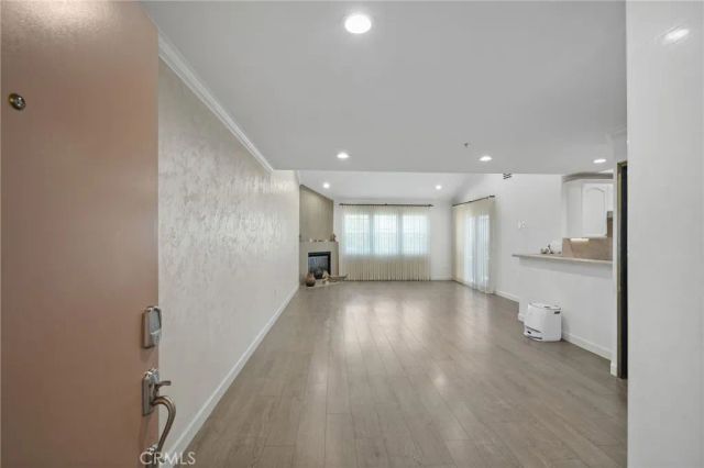 555 E Santa Anita 301, Burbank, CA 91501