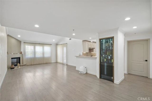 555 E Santa Anita 301, Burbank, CA 91501
