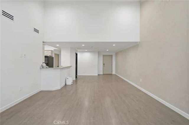 555 E Santa Anita 301, Burbank, CA 91501