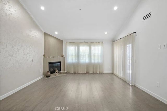 555 E Santa Anita 301, Burbank, CA 91501