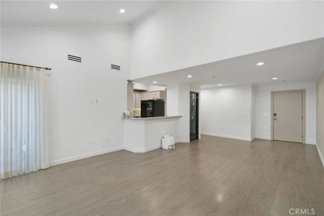 555 E Santa Anita 301, Burbank, CA 91501