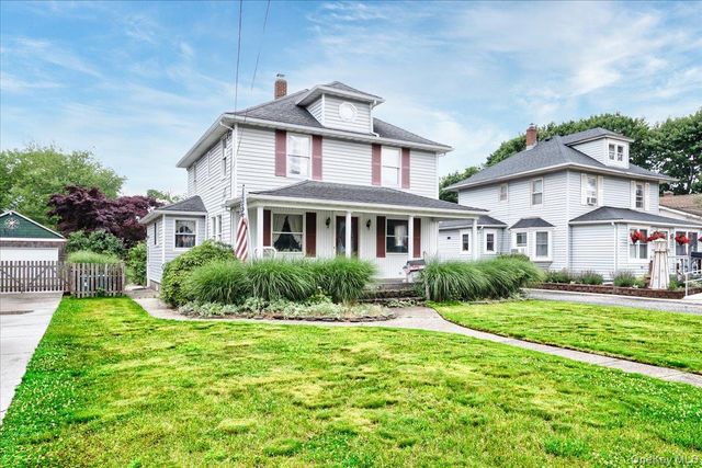 68 Rollstone Avenue, West Sayville, NY 11796