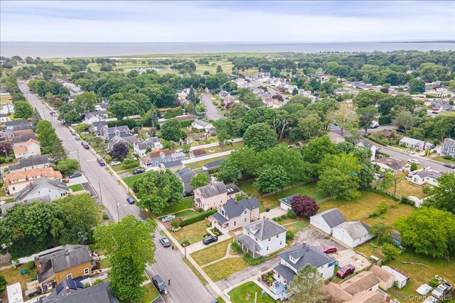 68 Rollstone Avenue, West Sayville, NY 11796