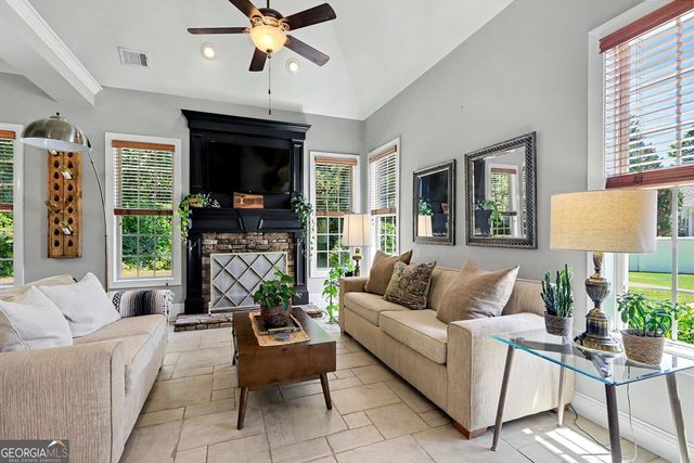 4 White Oak Lane, Sharpsburg, GA 30277