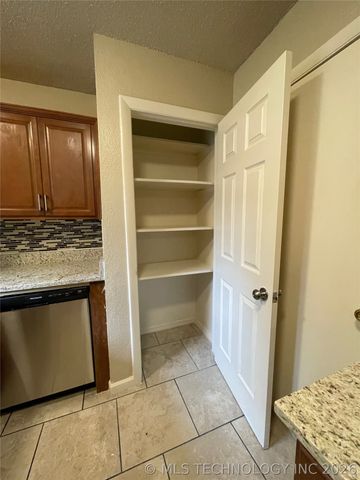 1022 N 3rd Street E, Jenks, OK 74037