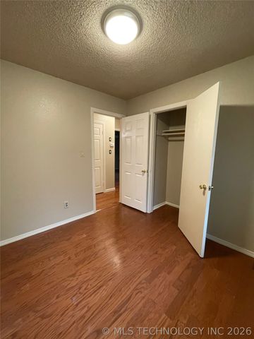1022 N 3rd Street E, Jenks, OK 74037