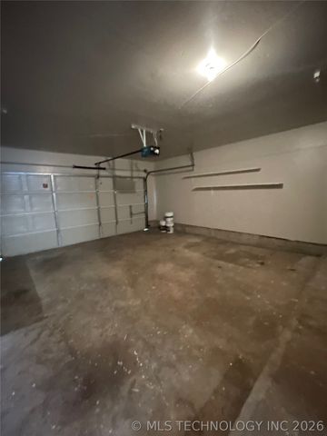 1022 N 3rd Street E, Jenks, OK 74037