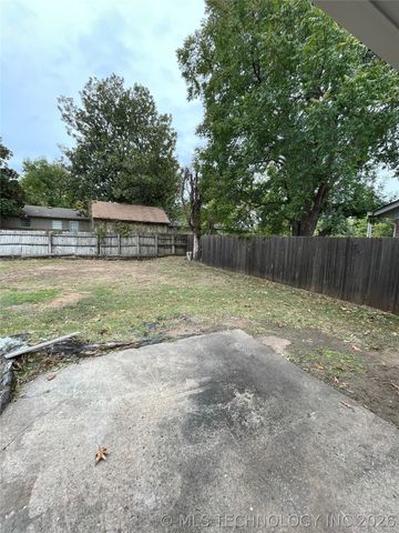 1022 N 3rd Street E, Jenks, OK 74037