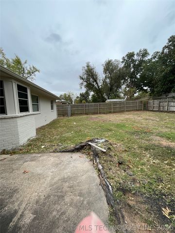 1022 N 3rd Street E, Jenks, OK 74037