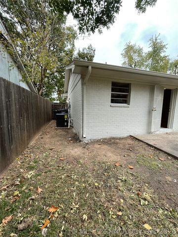 1022 N 3rd Street E, Jenks, OK 74037