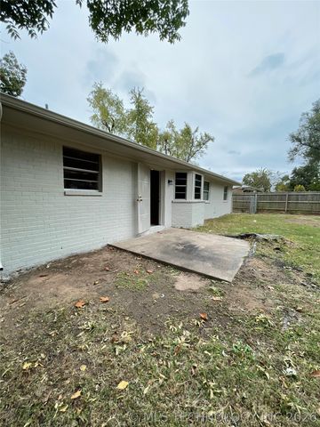 1022 N 3rd Street E, Jenks, OK 74037