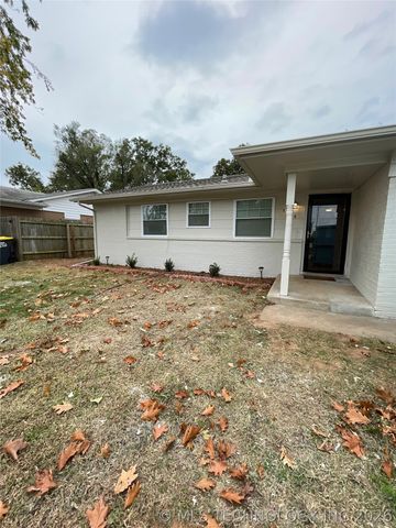 1022 N 3rd Street E, Jenks, OK 74037
