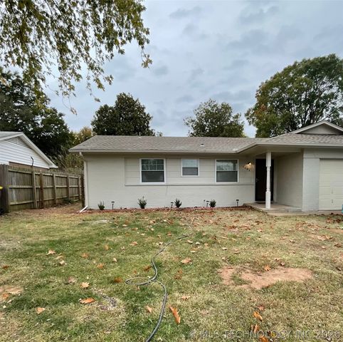 1022 N 3rd Street E, Jenks, OK 74037