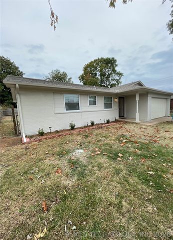 1022 N 3rd Street E, Jenks, OK 74037