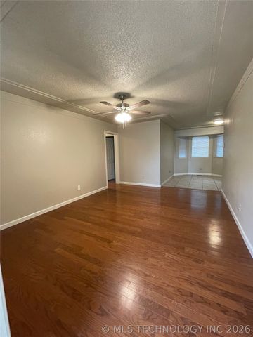 1022 N 3rd Street E, Jenks, OK 74037