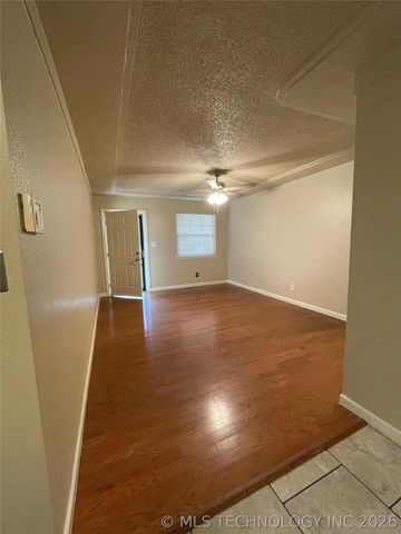 1022 N 3rd Street E, Jenks, OK 74037