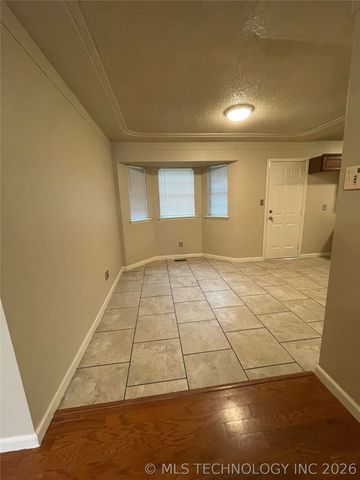 1022 N 3rd Street E, Jenks, OK 74037