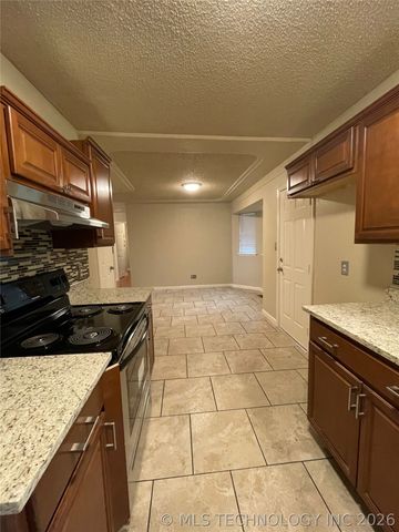 1022 N 3rd Street E, Jenks, OK 74037