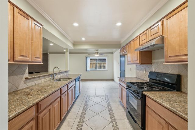 1712 W Donner Avenue, Fresno, CA 93705