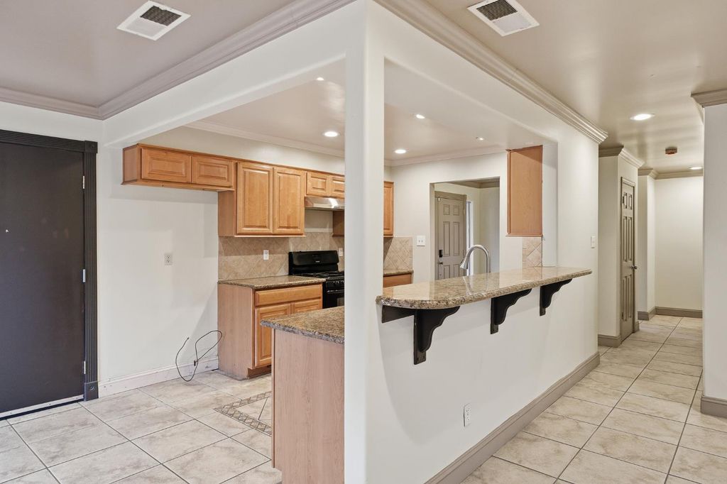 Image 12 of property listing at 1712 W Donner Avenue, Fresno, CA 93705