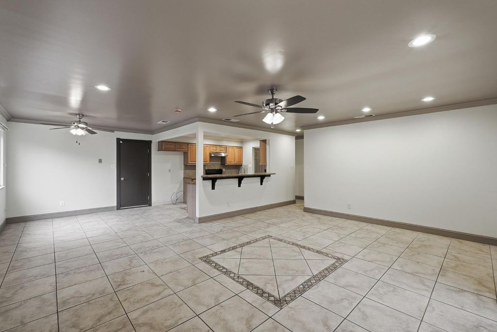 Image 13 of property listing at 1712 W Donner Avenue, Fresno, CA 93705