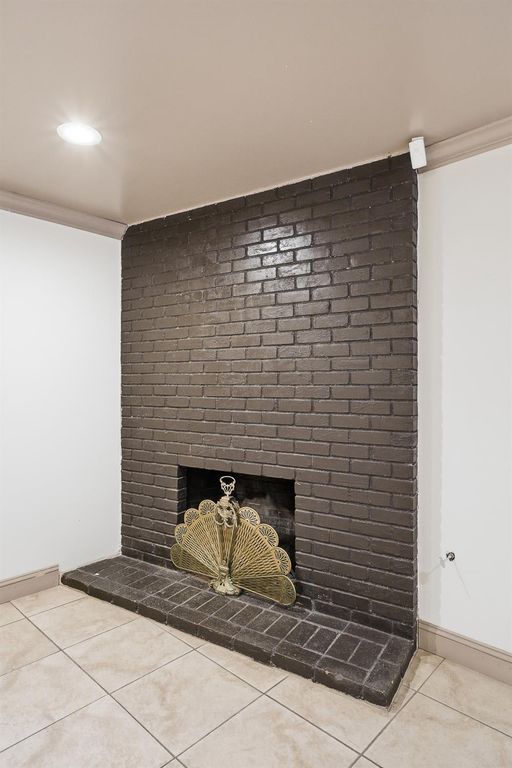 Image 15 of property listing at 1712 W Donner Avenue, Fresno, CA 93705