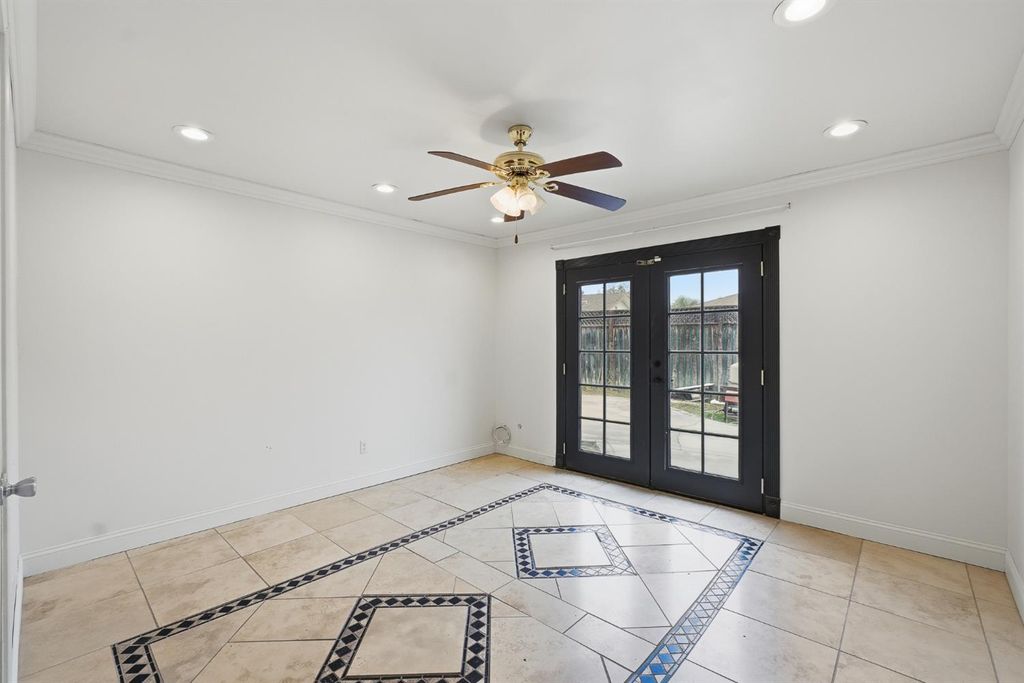 Image 20 of property listing at 1712 W Donner Avenue, Fresno, CA 93705