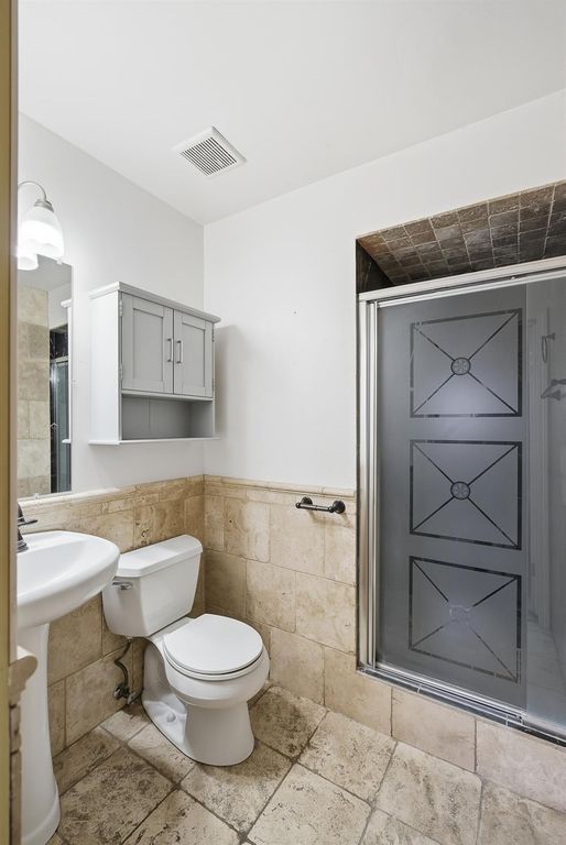 Image 22 of property listing at 1712 W Donner Avenue, Fresno, CA 93705