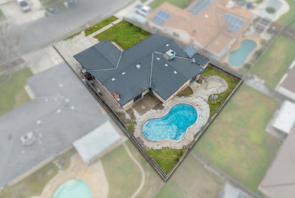 Image 28 of property listing at 1712 W Donner Avenue, Fresno, CA 93705