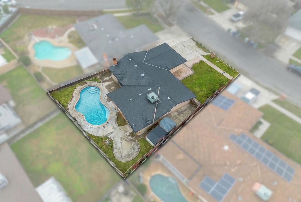 Image 29 of property listing at 1712 W Donner Avenue, Fresno, CA 93705