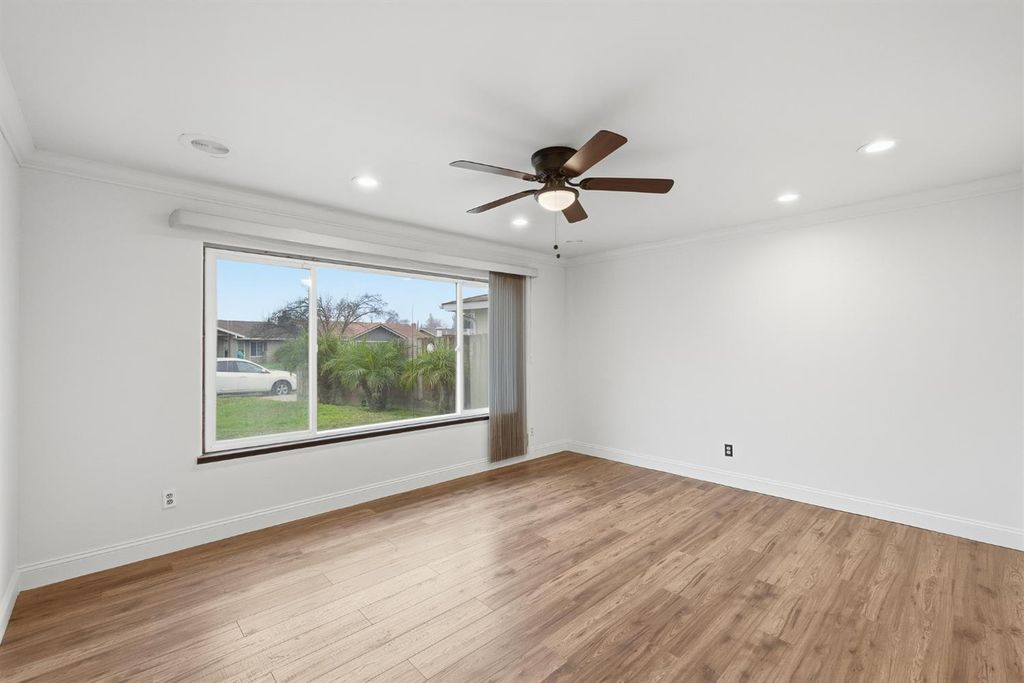 Image 3 of property listing at 1712 W Donner Avenue, Fresno, CA 93705