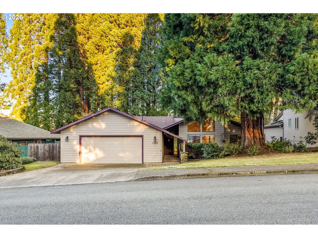 1769 CINNAMON HILL Dr, Salem, OR 97306