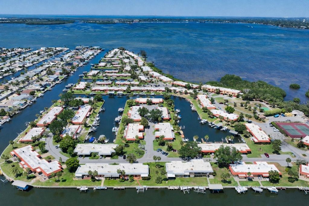 Image 2 of property listing at 9538 AZURE COVE, Bradenton, FL 34210